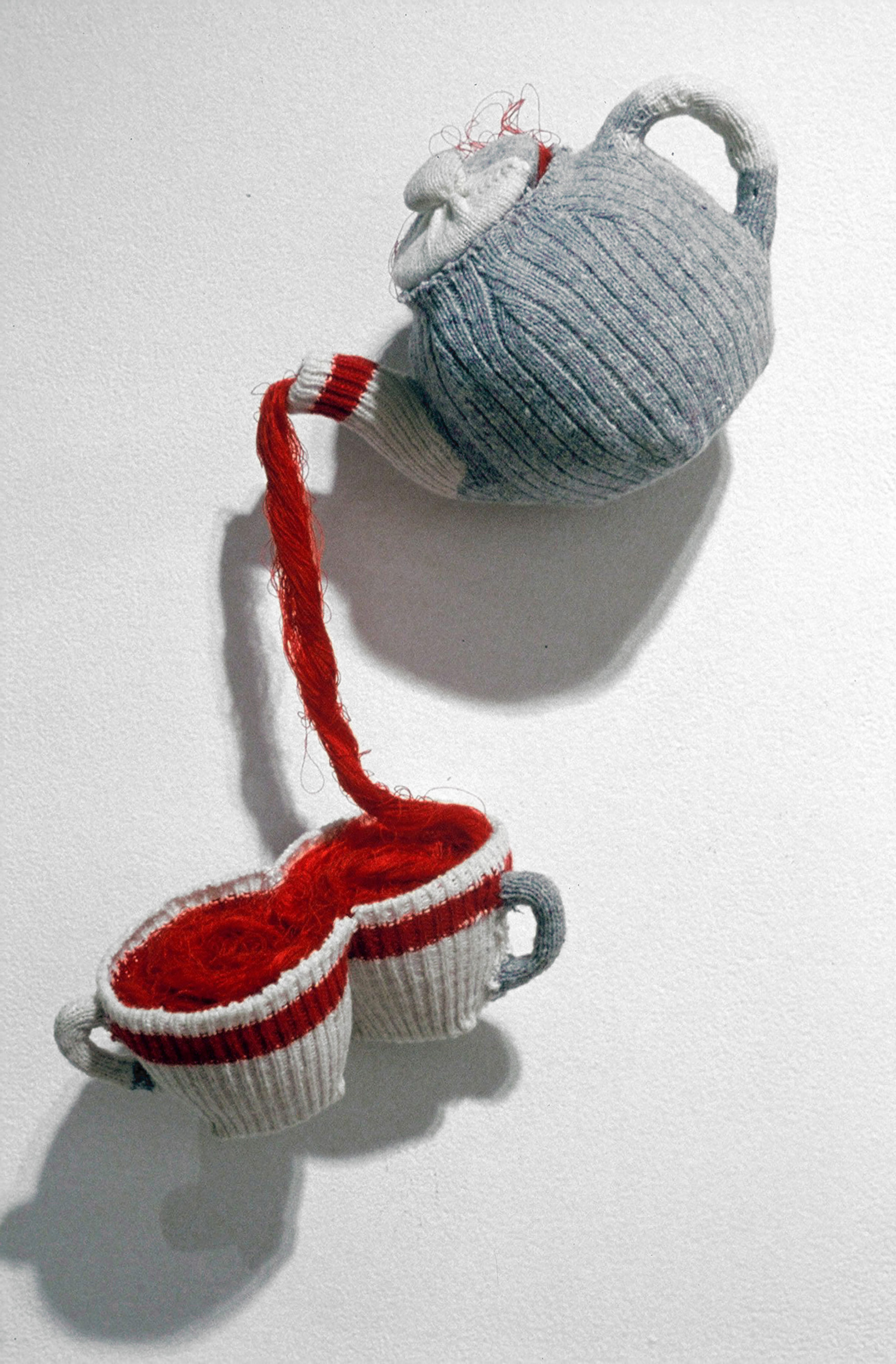 [ Fig. 08 ] <i>Confidences</i>, 1999. +/- 20 x 8 x 6 pc.  Knit pieces, wool. Collection Marie-Thérèse Landry.