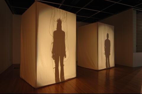 [ Fig. 03 ] Tracer, retracer (volet 1). Installation view, curated by Nicole Gingras, Galerie Leonard & Bina Ellen, Concordia University, March 2 to April 9, 2005. Lynn Pook, À fleur de peau, 2003, installation. Photo: Denis Farley.